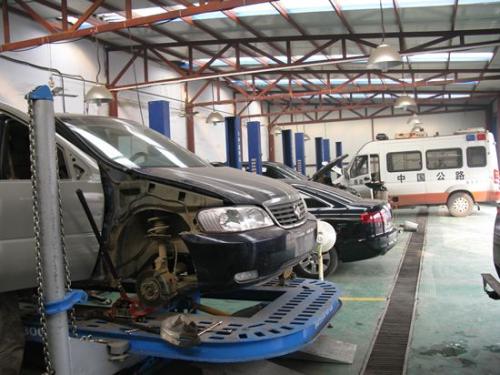 唐山精工汽修美容裝具學(xué)校當(dāng)前正在火熱招生中！歡迎大家踴躍報(bào)名！