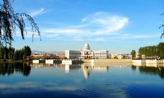 學(xué)計(jì)算機(jī)當(dāng)然要學(xué)高端的！北京吉利學(xué)院計(jì)算機(jī)WEB前端工程師專(zhuān)業(yè)你一定喜歡！