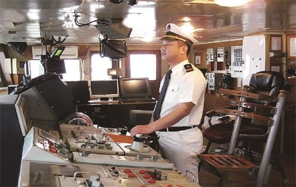 山東哪所學(xué)校有駕駛船舶的專業(yè)？