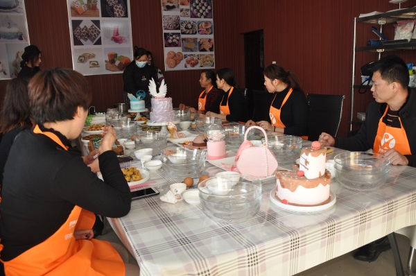 濟(jì)寧市任城區(qū)新希望職業(yè)培訓(xùn)學(xué)校的糕點餅干課程學(xué)月餅制作嗎？