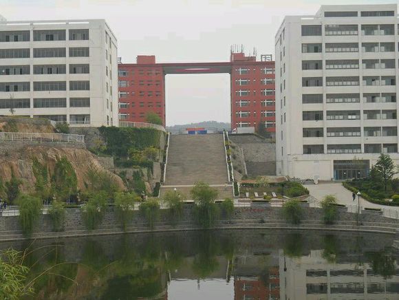 為什么選擇青島恒星科技學院？