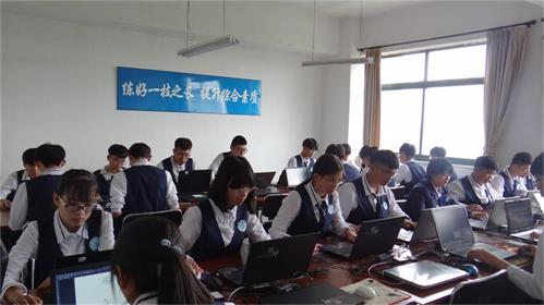 威海有商務(wù)日語（+計算機平面設(shè)計）專業(yè)嗎？