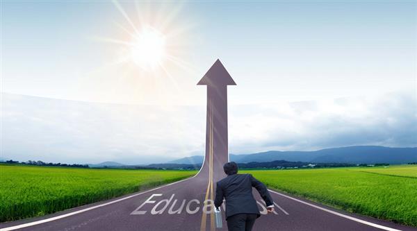 臨沂能源學(xué)校怎么樣？近年來，中國(guó)能源、電力供求趨緊，國(guó)內(nèi)外發(fā)電行業(yè)對(duì)資源豐富可再生性強(qiáng)，有利于改善環(huán)境和可持續(xù)性發(fā)展的生物質(zhì)資源的開發(fā)利用引起極大關(guān)注。臨沂能源學(xué)校在這樣一種形勢(shì)下，開設(shè)相關(guān)專業(yè)，培育大批優(yōu)秀人才，為社會(huì)做出突出貢獻(xiàn)。下面就一起來感受一下該學(xué)校的風(fēng)采吧！   臨沂能源學(xué)校  山東省臨沂市能源學(xué)校是經(jīng)政府批準(zhǔn)成立的專業(yè)從事電力教育、電廠實(shí)習(xí)、電廠直簽就業(yè)為主的綜合性職業(yè)技術(shù)學(xué)校。學(xué)校占地面積100000多平方米，建筑面積61866平方米，綠化面積300000多平方米?，F(xiàn)有各類在校生3200多人，建有綜合辦公樓、教學(xué)樓、宿舍樓、餐廳等基礎(chǔ)設(shè)施，另有高標(biāo)準(zhǔn)實(shí)驗(yàn)樓、體育場(chǎng)和學(xué)生活動(dòng)中心等配套設(shè)施。在臨沂國(guó)能生物電廠、恒源熱電廠、沂州集團(tuán)電廠設(shè)立學(xué)生實(shí)習(xí)培訓(xùn)基地，推行“課堂進(jìn)電廠”的教學(xué)模式；在河北石家莊國(guó)電設(shè)立分校，實(shí)現(xiàn)了“學(xué)校進(jìn)電廠”的雙元制教育理想。    臨沂市能源學(xué)校的辦學(xué)目標(biāo)是：“理念現(xiàn)代化、管理科學(xué)化、教育優(yōu)質(zhì)化、技能實(shí)效化”。在師資隊(duì)伍建設(shè)方面，除了專業(yè)課教師外，我校還吸納了一批省內(nèi)外知名電力教育專家、富有實(shí)踐經(jīng)驗(yàn)的電廠專業(yè)工程師擔(dān)任理論課教師和實(shí)習(xí)指導(dǎo)老師，在教學(xué)管理方面，我們逐漸形成了“厚基礎(chǔ)、重實(shí)踐、強(qiáng)能力”的理論與實(shí)踐相結(jié)合的教學(xué)模式、重視教學(xué)研究，積極改進(jìn)教學(xué)方法和教學(xué)手段，逐步完善科學(xué)管理體系，努力提高管理水平；在就業(yè)安置方面，我們?cè)诒ＷC就業(yè)率100%的基礎(chǔ)上，又推出了就業(yè)對(duì)口率100%和終身跟蹤服務(wù)的就業(yè)保障新承諾，讓家長(zhǎng)放心、學(xué)生滿意；學(xué)校注重教育資源整合、辦學(xué)優(yōu)勢(shì)互補(bǔ)，先后與曲阜師范大學(xué)、華北電力大學(xué)等院校簽訂了聯(lián)合辦學(xué)協(xié)議，并與200多家電力企業(yè)簽訂了定向就業(yè)協(xié)議，實(shí)行訂單式培養(yǎng)。學(xué)生學(xué)完理論課程后，全部安置到訂單企業(yè)進(jìn)行實(shí)習(xí)、就業(yè)。   臨沂市能源學(xué)校經(jīng)過長(zhǎng)期的發(fā)展和積累，逐漸形成了“面向全國(guó)招生、高校聯(lián)合辦學(xué)、開辦特色專業(yè)、就近安置就業(yè)、校企合作教育、傳承沂蒙精神”的辦學(xué)特色。相信你已經(jīng)喜歡上這么別具一格的學(xué)校了吧！那就趕快來報(bào)名吧！