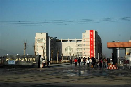 專業(yè)技術(shù)與薪資福利可以兼得，就在河北現(xiàn)代冶金工業(yè)學(xué)校！