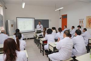 哪個(gè)學(xué)校有零基礎(chǔ)針灸推拿班？   