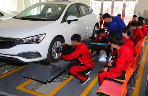 洛陽(yáng)學(xué)習(xí)汽修專(zhuān)業(yè)推薦哪所學(xué)校？