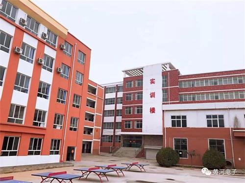 洛陽(yáng)哪所學(xué)校適合學(xué)習(xí)美容美發(fā)？