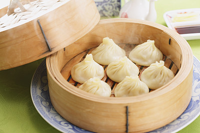 想學(xué)面點制作嗎？來保定玉蘭香廚師學(xué)校吧！